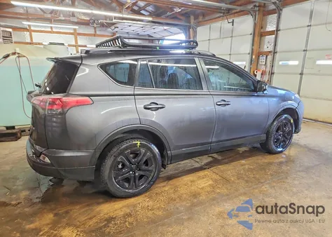 2017 Toyota Rav4 Le z USA, uszkodzony, nr VIN JTMZFREV1HJ115839